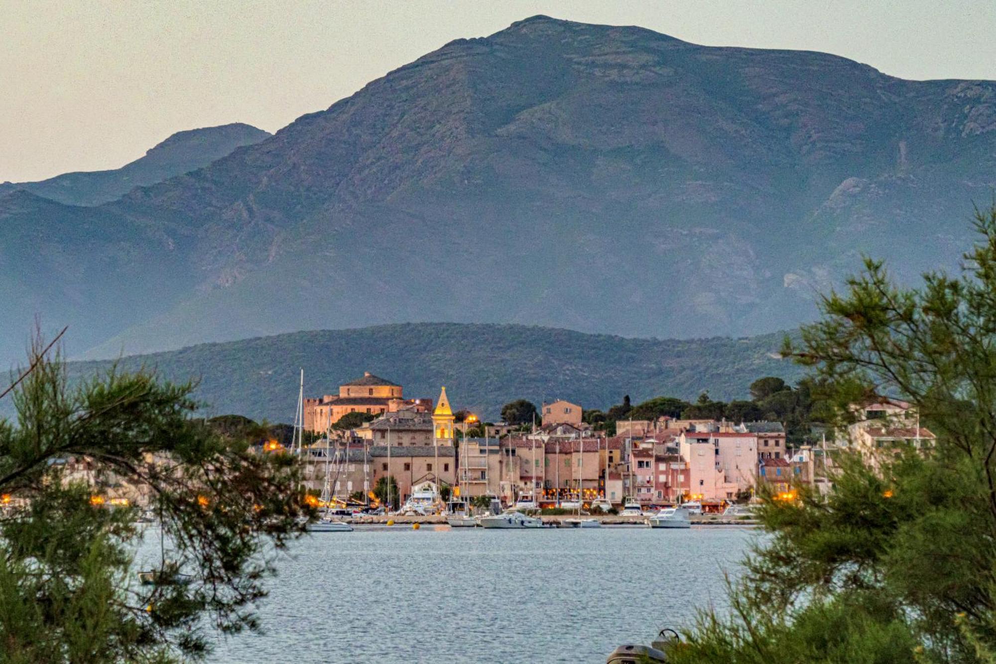 U Pezzo Hotel Saint-Florent  Ngoại thất bức ảnh